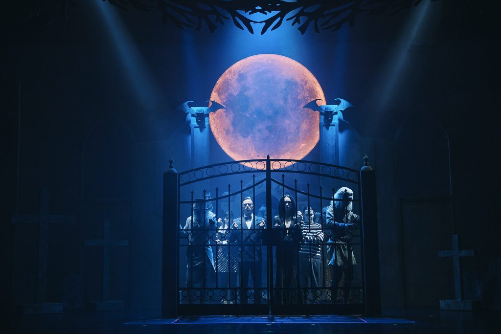Familia-Addams_0027_redes©Filipe-Ferreira-1024x683 “A Família Addams – O Musical” anima o Teatro Maria Matos até 6 de julho